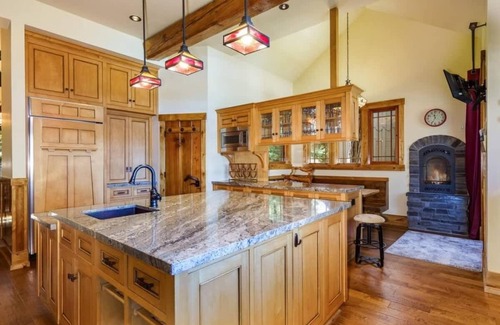 Bass Lake House | Pristine Bass Lake Lakefront Home