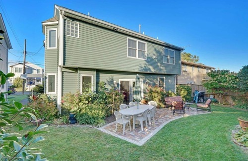Wall House | Pristine Belmar Beach House - Perfect for couples and families
