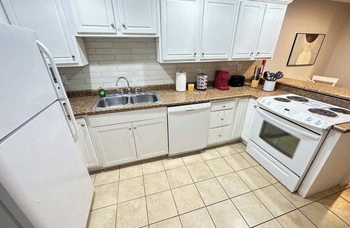Franklin Apartment | Pristine Hideaway: 2 bedroom apartment with washer/drier in Franklin