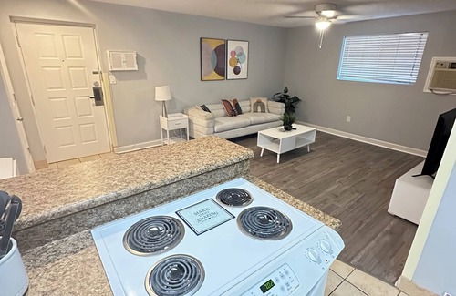 Franklin Apartment | Pristine Hideaway: 2 bedroom apartment with washer/drier in Franklin