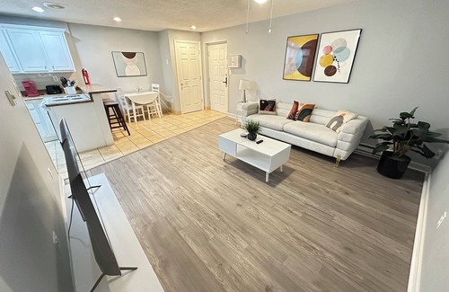 Franklin Apartment | Pristine Hideaway: 2 bedroom apartment with washer/drier in Franklin
