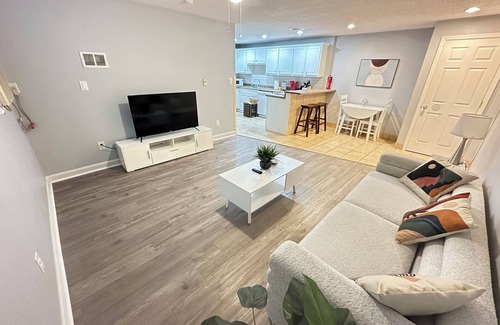 Franklin Apartment | Pristine Hideaway: 2 bedroom apartment with washer/drier in Franklin