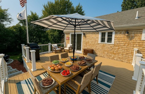 Dennis House | Pristine Home, Walk to Mayflower & Bayview Beaches!