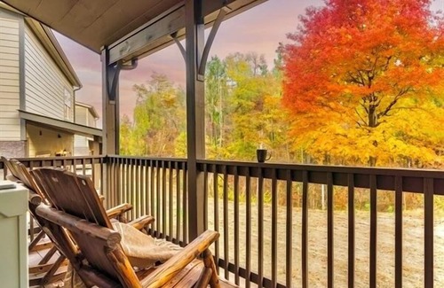 Sevierville Cabin | Pristine & Inviting home away from home! EZ Parking, Close to everything! Dog Ok