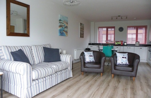 Saint Austell Bay Apartment | PRISTINE MODERN APARTMENT, PRIVATE BEACH, STUNNING SEA VIEW. 15% OFF 1 WK PLUS!