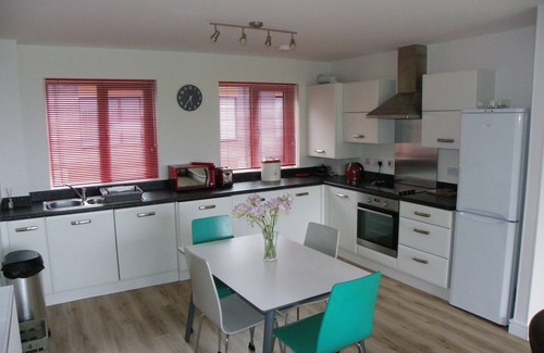 Saint Austell Bay Apartment | PRISTINE MODERN APARTMENT, PRIVATE BEACH, STUNNING SEA VIEW. 15% OFF 1 WK PLUS!