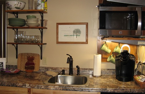 Polaris Apartment | Pristine Private Entry Studio with Gas Fireplace @ I-71 Polaris