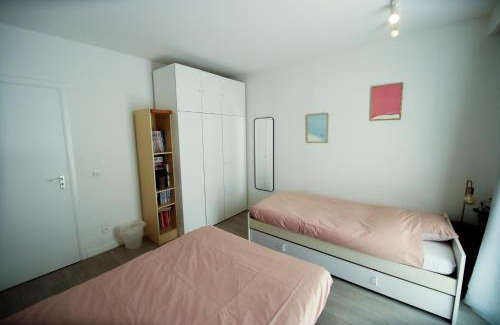 Borsbeek House | Privé kamer met chill room en gedeelde badkamer - rand Antwerpen - afrit E313 Wommelgem - vlakbij tramhalte lijn 9 en 24