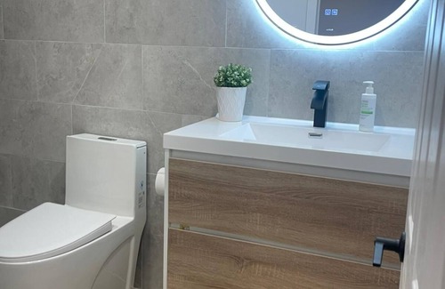Bradford Apartment | Private Guest Suite in Bradford