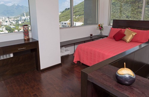 San Pedro Garza Garcia Apartment | Privacidad y comodidad en ubicación céntrica.