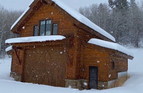 Ririe House | Privacy and Views in Swan Valley - Short Drive to Victor and Jackson