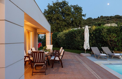 Armenoi Villa | Privacy in a peaceful village, walking distance to amenities!