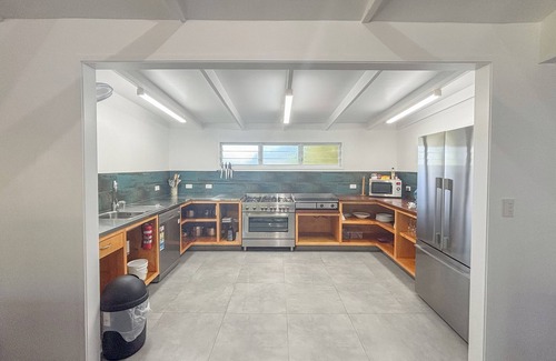 Muri House | Privacy in the hub of beautiful Muri Beach