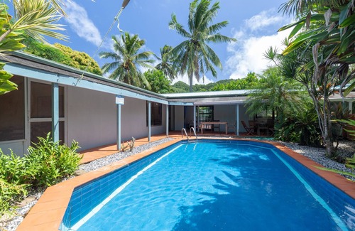 Muri House | Privacy in the hub of beautiful Muri Beach