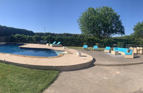 Wichita Falls House | Privacy with pool