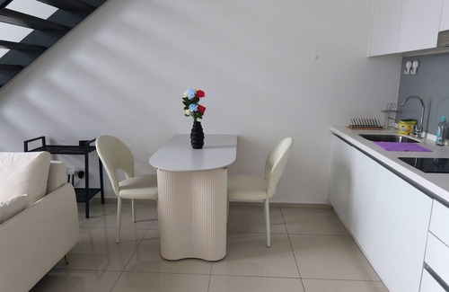 Bandar Tun Razak Apartment | Privat Duplex Loft with Skyline Views & Standing Desk