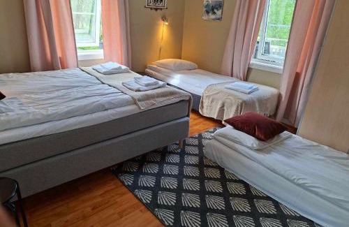 Narvik Apartment | Privat leilighet på gård med badstue og nordlys