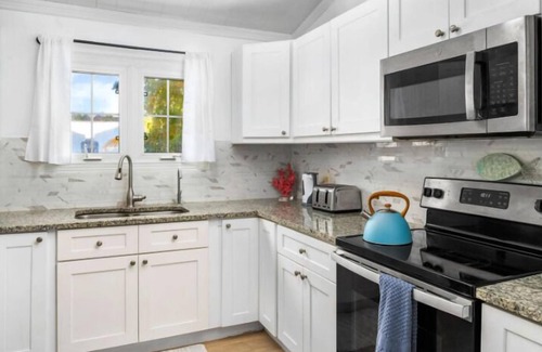 Leeward Settlement House | Private Pool, Steps To Sand, Great Reviews