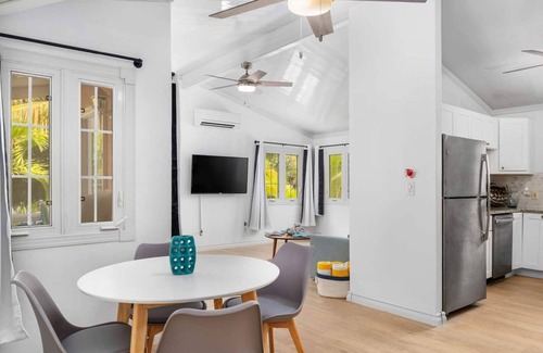 Leeward Settlement House | Private Pool, Steps To Sand, Great Reviews