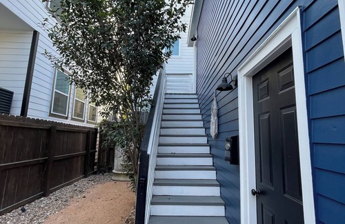Shady Acres Apartment | Private 1 bed 1 bath Studio Garage Apartment in the Heights + Free WIFI