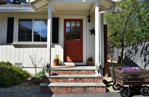 Healdsburg Cottage | Private 1-bedroom Guest House with Great Amenities