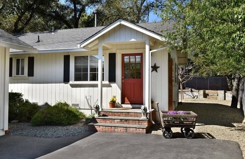 Healdsburg Cottage | Private 1-bedroom Guest House with Great Amenities