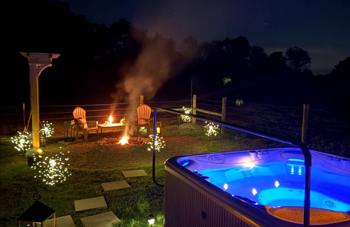 Madison House | Private 1 BR Home with Hot Tub,Firepit & 5 min to dwtn