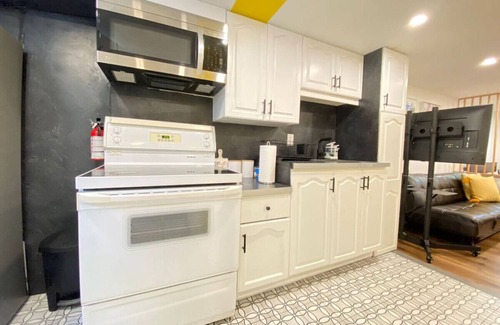 Waterloo Apartment | Private 1 BR Suite near U of W