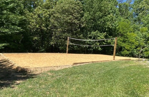 Luray House | Private 10 acres with Blue Ridge Mountain Views! Enjoy any season RIGHT here!