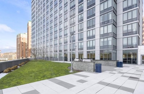 White Plains Apartment | Private 1BR Apt | Parking | Gym & Pool | White Plains