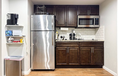 Spruce Hill Apartment | Private 1BR Garden-Level Suite near Upenn
