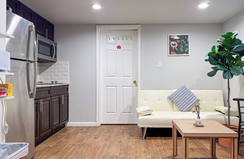 Spruce Hill Apartment | Private 1BR Garden-Level Suite near Upenn