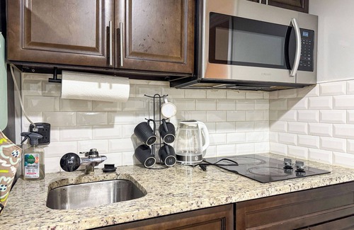 Spruce Hill Apartment | Private 1BR Garden-Level Suite near Upenn
