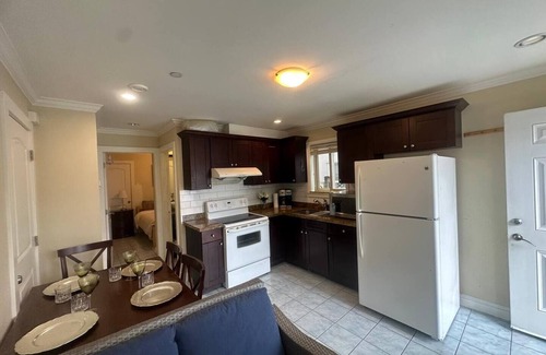 Sunset Apartment | Private 1BR Guest Suite close to Main St
