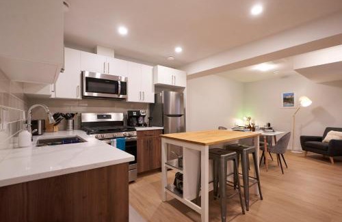 West Edmonton House | Private 1BR Suite with Full Kitchen, Sofa Bed, Near West Edmonton Mall