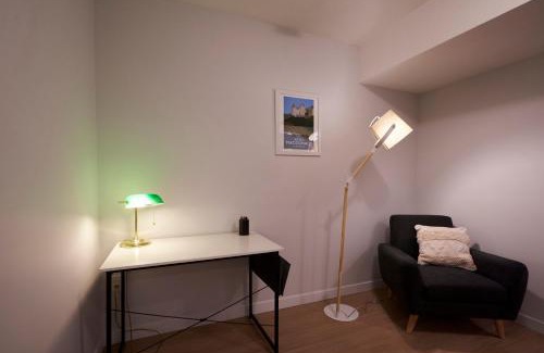 West Edmonton House | Private 1BR Suite with Full Kitchen, Sofa Bed, Near West Edmonton Mall