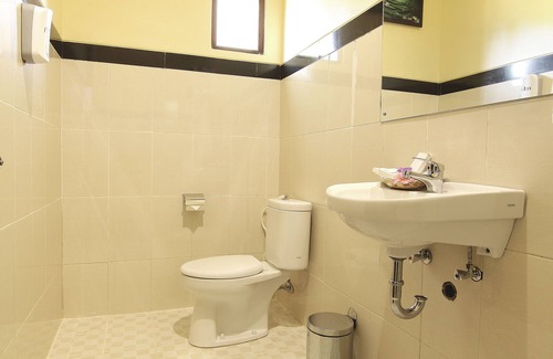 Babakan Villa | Private 1BR Villa near tourist areas - Green tropical scenery