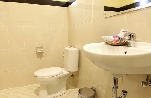 Babakan Villa | Private 1BR Villa near tourist areas - Green tropical scenery