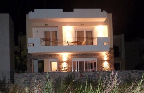 Elounda Villa | Private 2 bedroom villa with small pool in the centre of Elounda