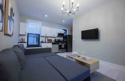 Tremont Apartment | Private 2 Level Apartment with Hot Tub in Tremont