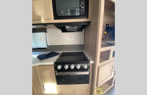 Okeechobee House | Private 2020 camper w/ dock and lake access