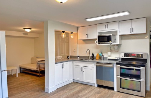 Viewpoint Apartment | Private 2bd 1ba close to Microsoft temple