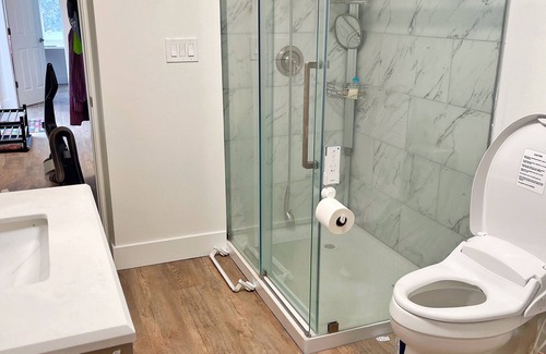 Viewpoint Apartment | Private 2bd 1ba close to Microsoft temple