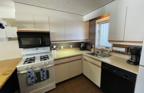 Stowe Area Condo | Private 2Bd 2Bath - Sleeps 5/6 Town home In Stowe VT - 15min From The Mountain