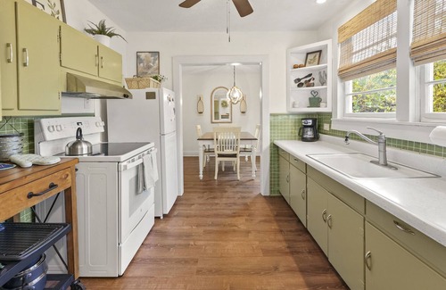 Helen Cottage | Private 2BR Cottage,LOW cleaning fee near Downtown