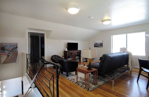 North Lakeport Apartment | Private 2nd Floor apartment on 4 acres across the street from Clear Lake.