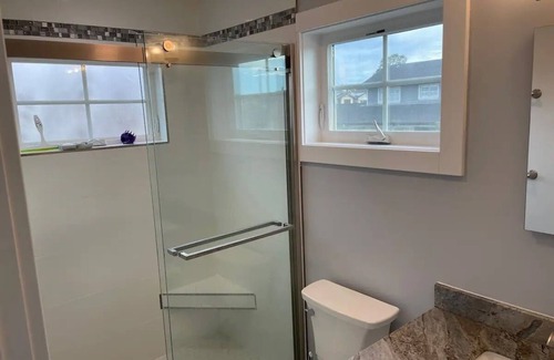 Half Moon Bay Cottage | Private 2nd floor detached guesthouse, walk to the beach!