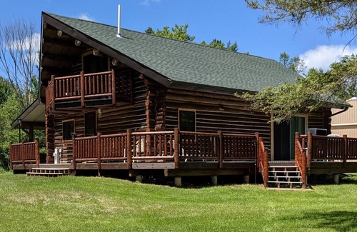 Dunbar Cabin | Private 3 BR 1.5 BA log cabin on 34 acres, driveway is 150' from ATV trail
