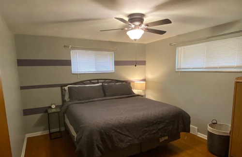 Oakmont House | Private 3 BR home near local restaurants, bars, and parks.