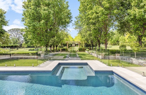 Arcadia Bed & Breakfast | Private 3 Room Queen Suite with Pool in Chanticleer Gardens Estate, Arcadia